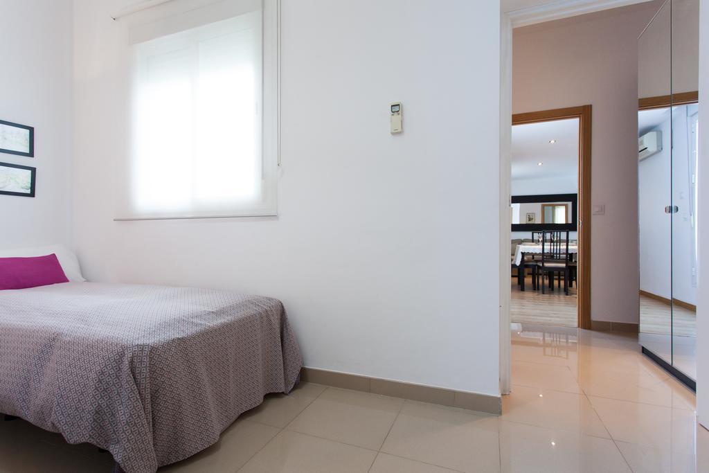 Apartamentos Diaber Larana Sevilla Kamer foto