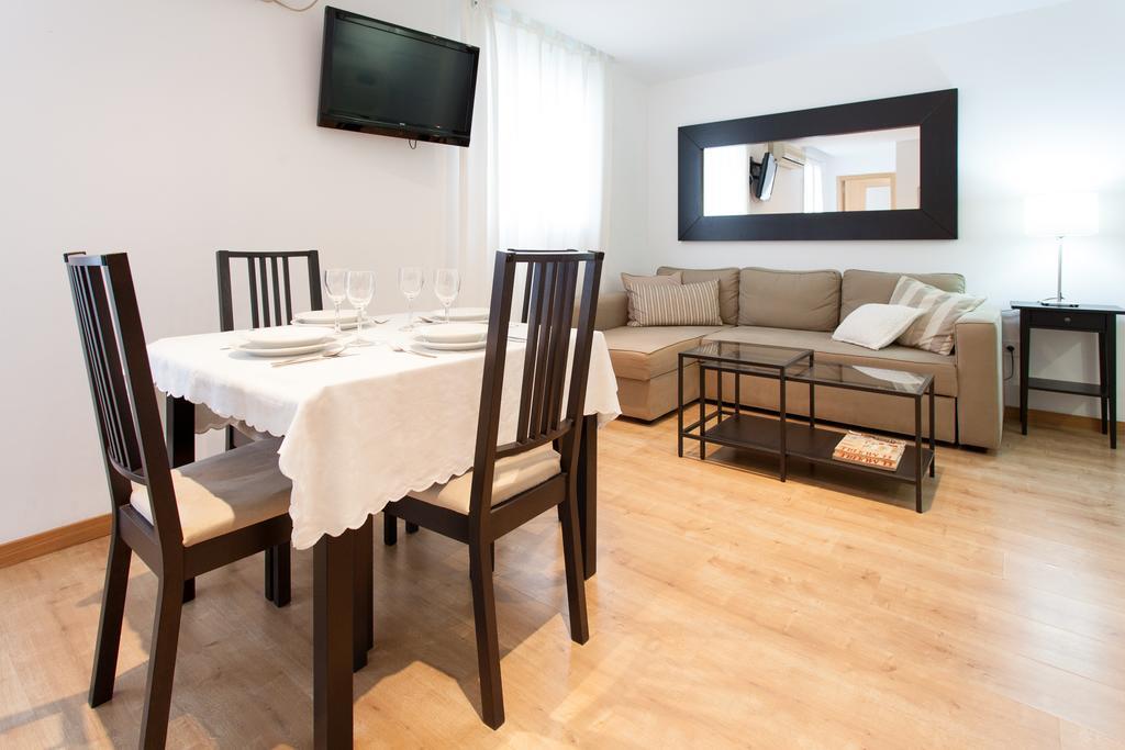 Apartamentos Diaber Larana Sevilla Kamer foto
