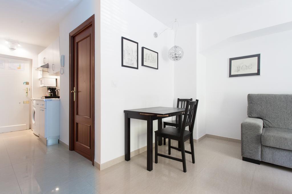 Apartamentos Diaber Larana Sevilla Kamer foto