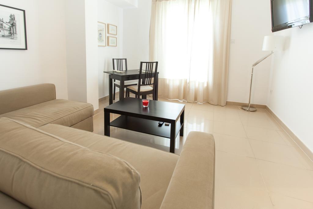 Apartamentos Diaber Larana Sevilla Kamer foto