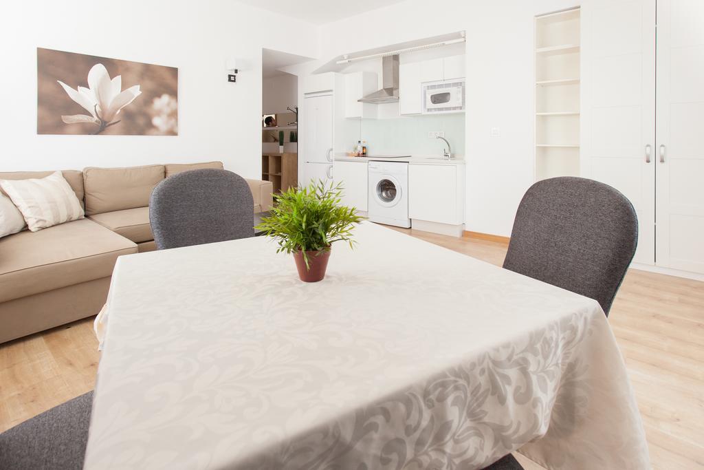Apartamentos Diaber Larana Sevilla Kamer foto