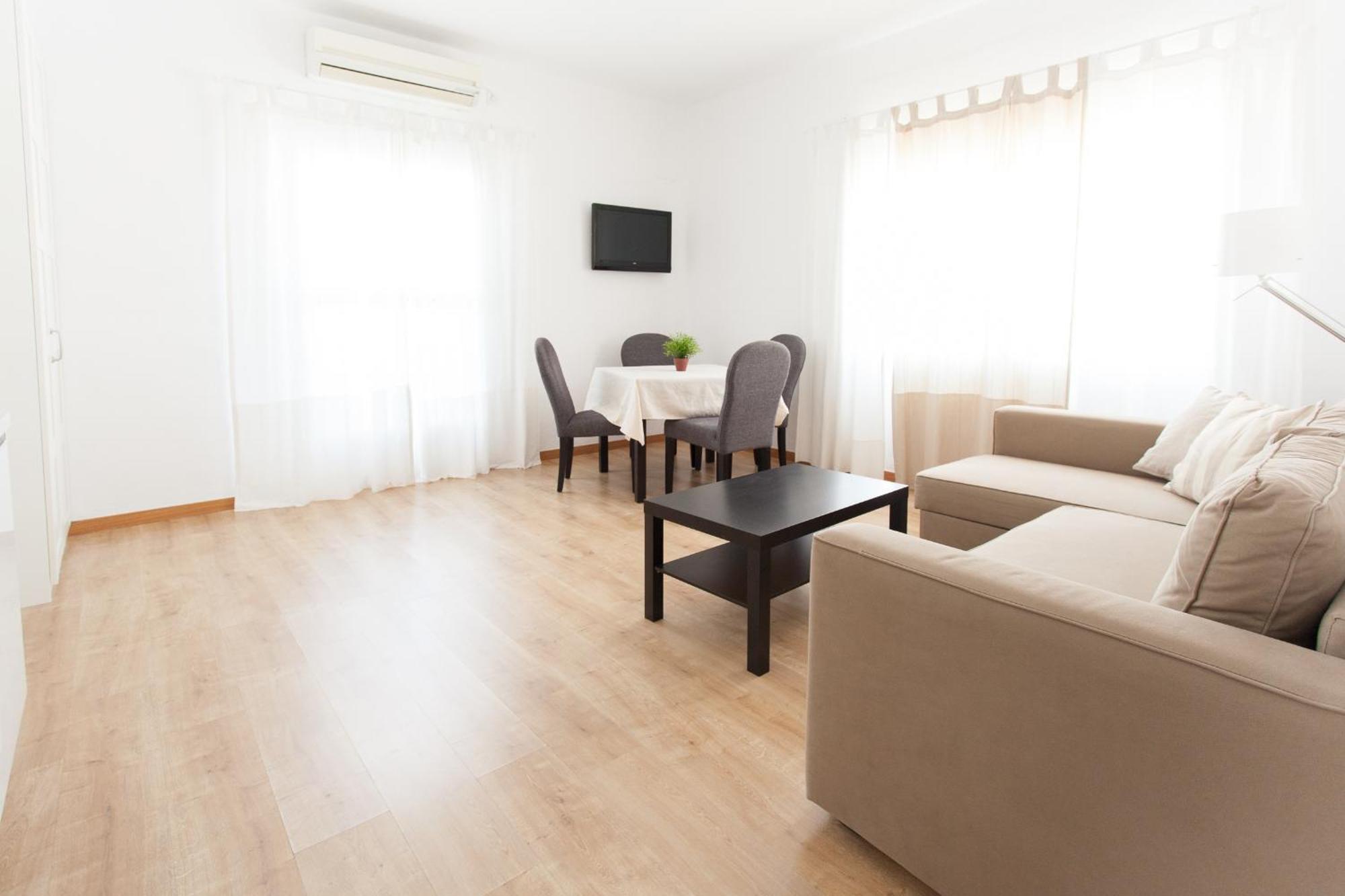 Apartamentos Diaber Larana Sevilla Buitenkant foto