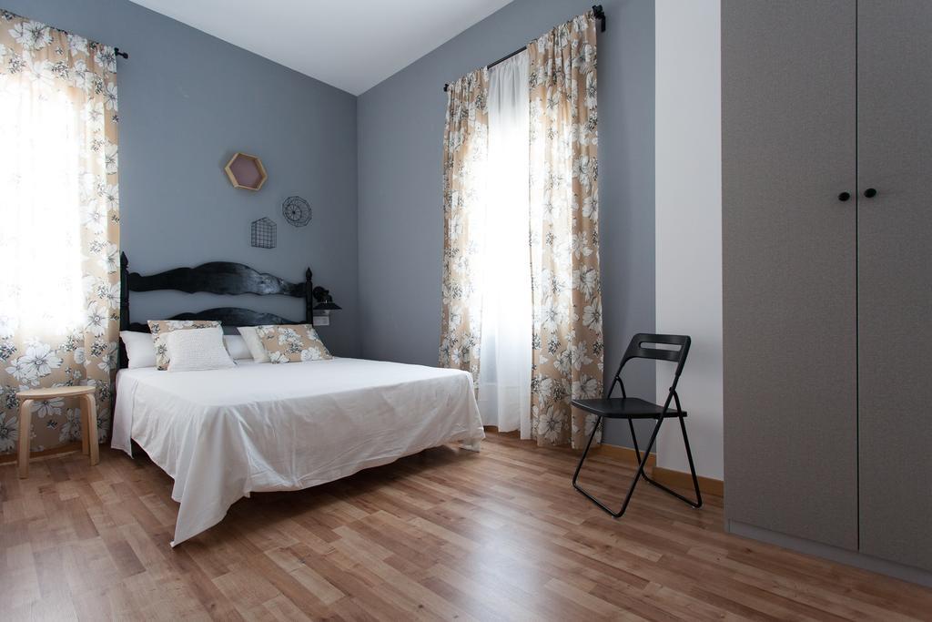 Apartamentos Diaber Larana Sevilla Kamer foto